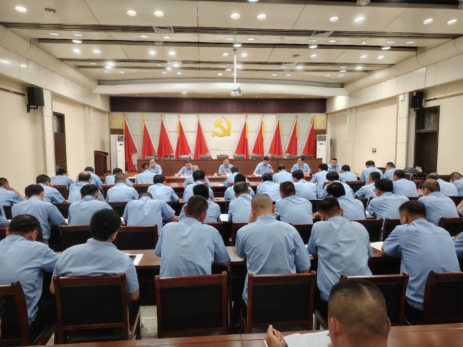 東大煤礦召開安全生產(chǎn)工作安排部署會(huì)議
